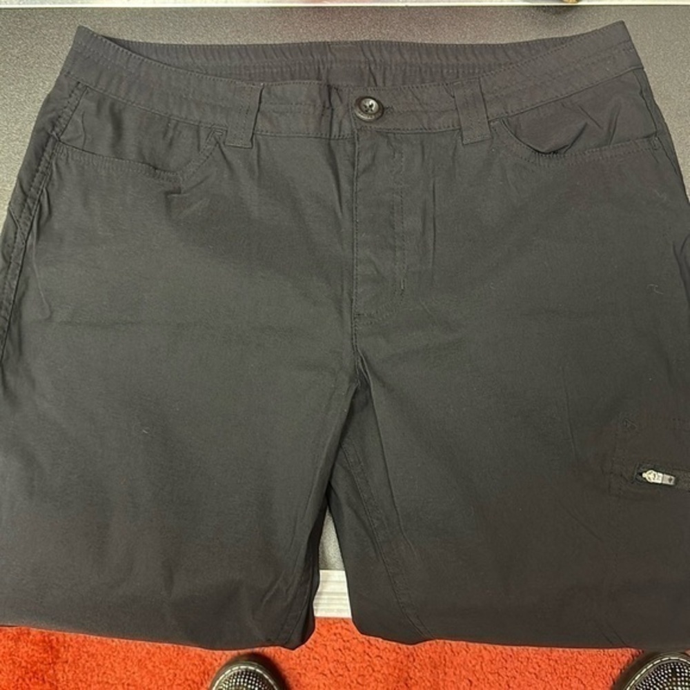 Eddie Bauer Women’s mid rise Black Capris size 10